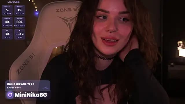 _MiniNika_ live cam