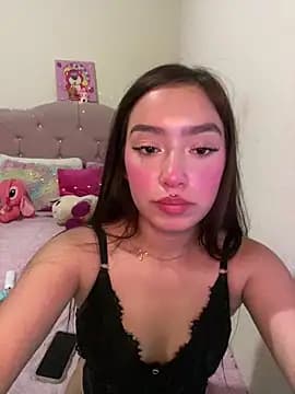 Miakittyyy live cam on Stripchat