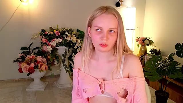 Beatrica_Klein live cam on Stripchat