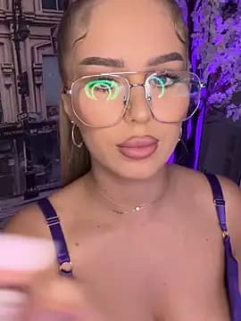 AubrieleRouj1 live cam