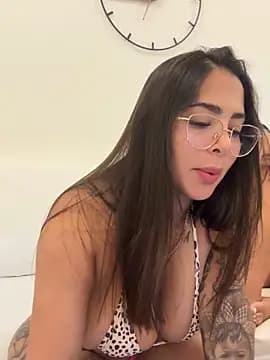 maferalvarexxx live cam on Stripchat