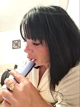 Ella_sweety00 live cam