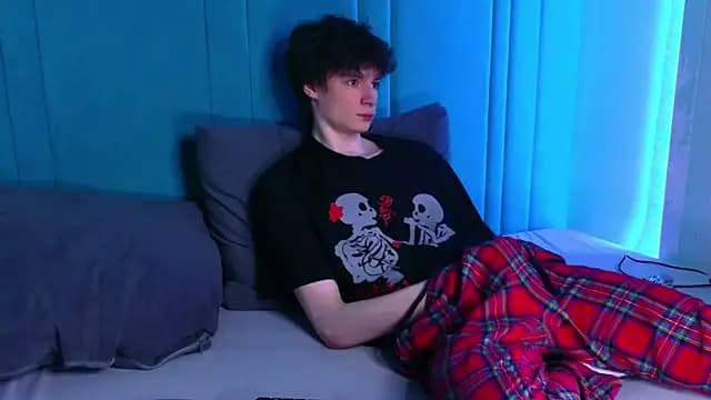 EdwardHogan live cam on Stripchat