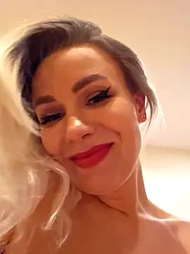 AureliaDoux live cam