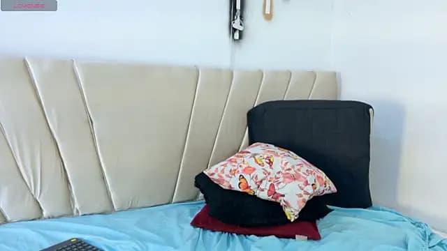 elines_ live cam on Stripchat