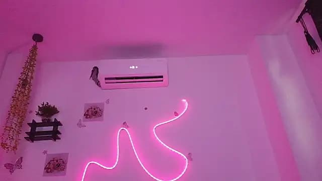 Daviana_hill_ live cam