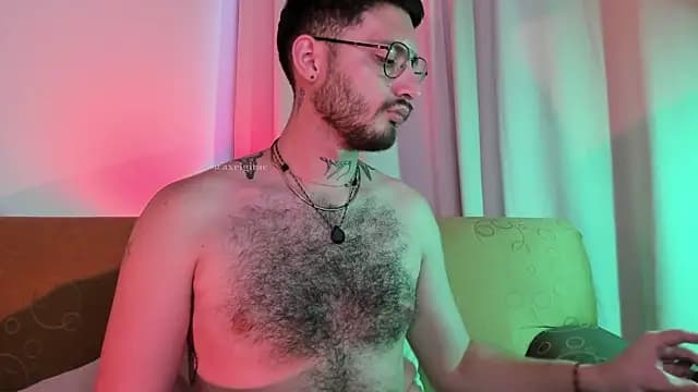 axel_giracr live cam on Stripchat