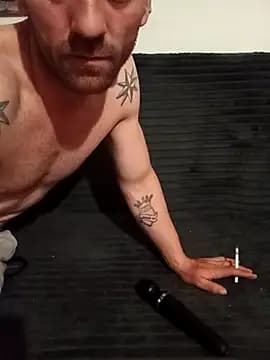 yzabell18 live cam on Stripchat