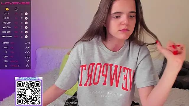 Ema_X_Love live cam on Stripchat