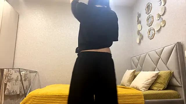 AlmaMitchell live cam on Stripchat