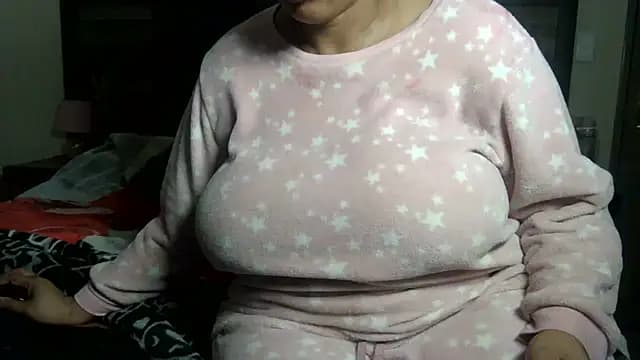 BigButt-MomJ75 live cam
