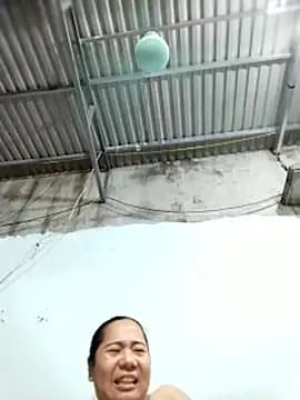 Queen-18200 live cam