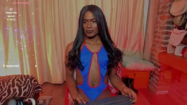 LaGoldenBitch live cam