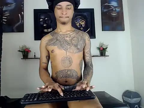 Tatoo_Noah live cam on Stripchat