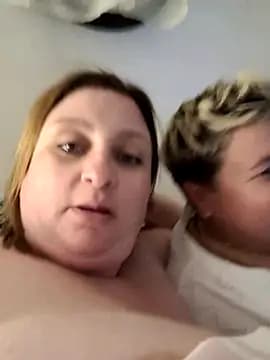 duotroublant live cam on Stripchat