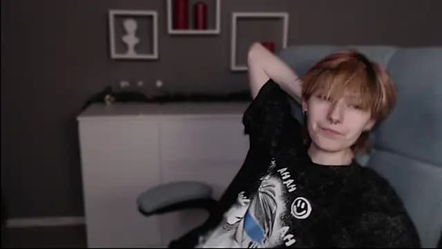 guitarandangell live cam on Stripchat