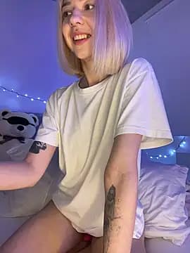 _urbestie_ live cam on Stripchat