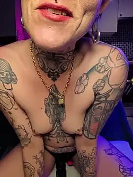 sarahpearlx live cam on Stripchat