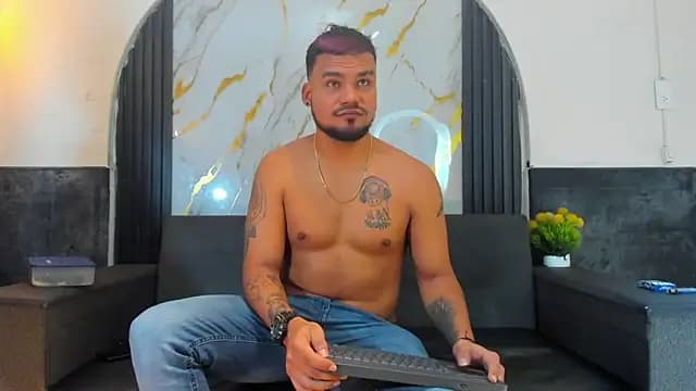 Latins_on_fire live cam