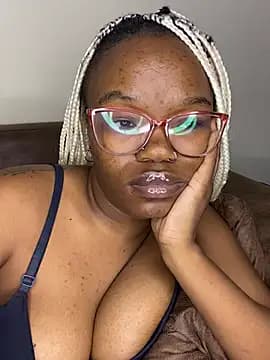 YummyMelanin117 live cam