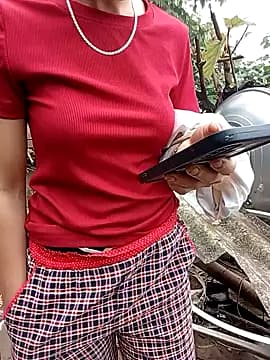 Daisyy-xxx live cam on Stripchat