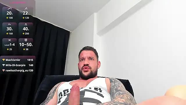 musclemonster31 live cam on Stripchat