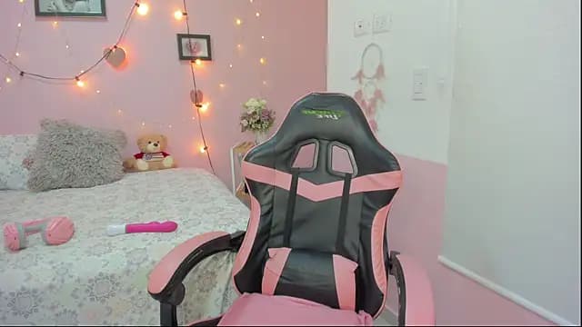 emilyharrix live cam