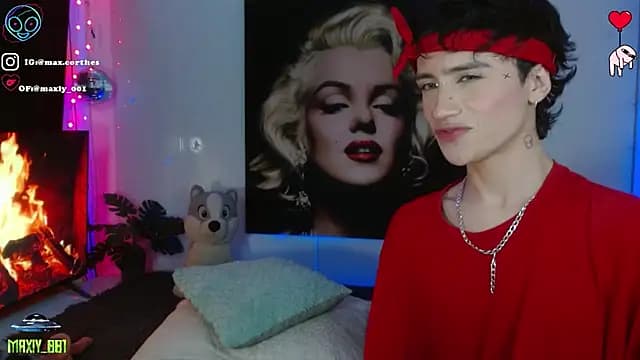 maxiy_001 live cam on Stripchat