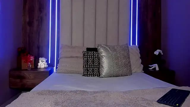 LucySalvatore_ live cam