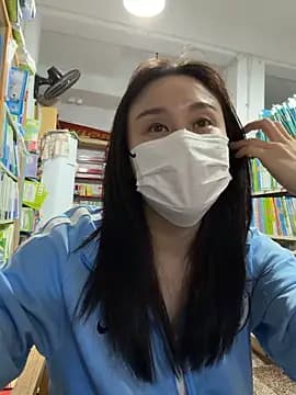 zhizhibaobei live cam on Stripchat