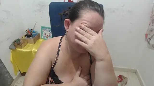 Yohis_Kiut25 live cam