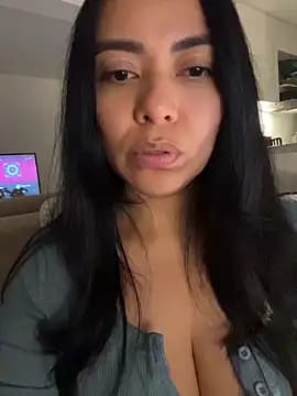 PetitLumiere live cam on Stripchat