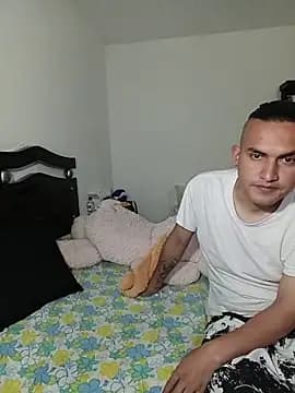 BombomAndAxel live cam on Stripchat