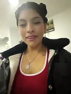 Fox_Roxxan live cam on Stripchat