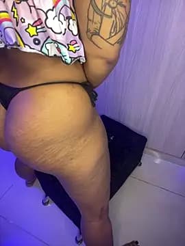 riri_brunnete live cam