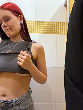 FoxyMood live cam on Stripchat