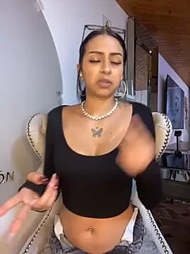 Hilary_pinkk live cam