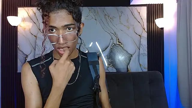 triiangel_latinboy live cam