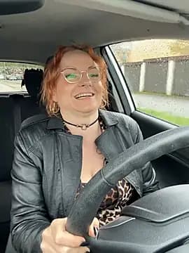 Fiebie_licious_ live cam