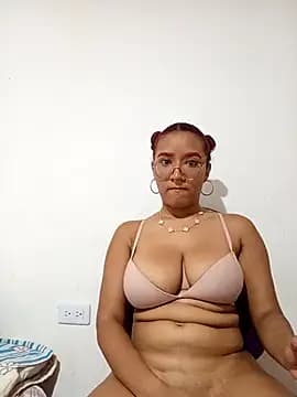 Lucero_777 live cam on Stripchat