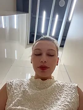 LeiaMood live cam on Stripchat