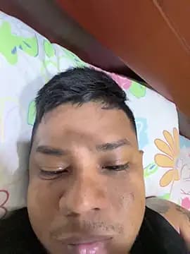 Saipuer31 live cam on Stripchat