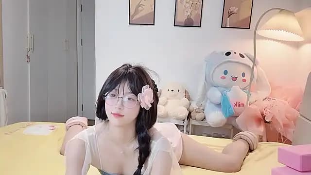 Luminous4173 live cam