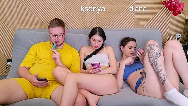 Ksenny live cam on Stripchat