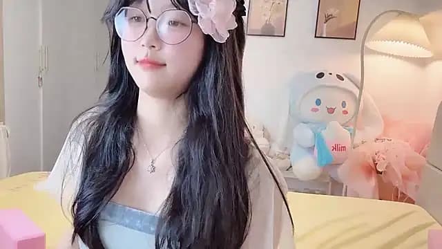 Luminous4173 live cam