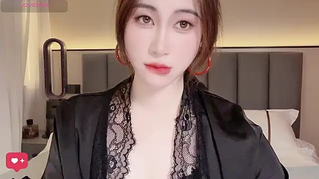 wuyueaini live cam on Stripchat