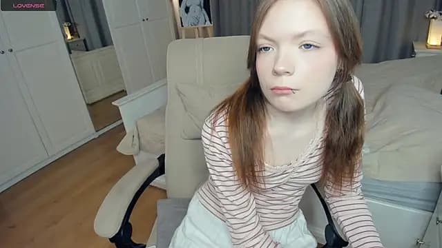 LavenderMitten live cam