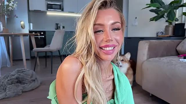 creambaby1 live cam on Stripchat
