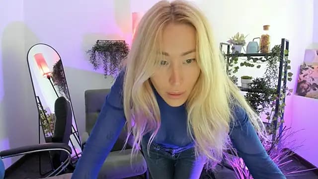 AstraMonroe live cam on Stripchat