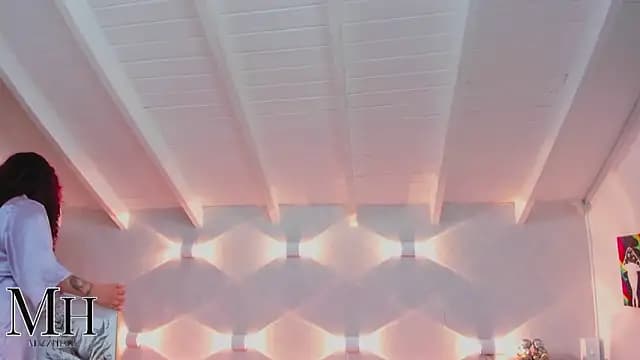 MizzHell live cam on Stripchat
